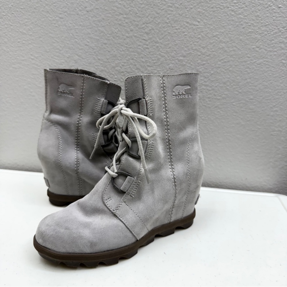 Sorel Womens Joan of Arctic Wedge Boots Size 7.5 Gray Leather Lace Up